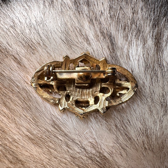 Victorian Style Gold Tone Bezel Red Jasper Brooch - Picture 2 of 6